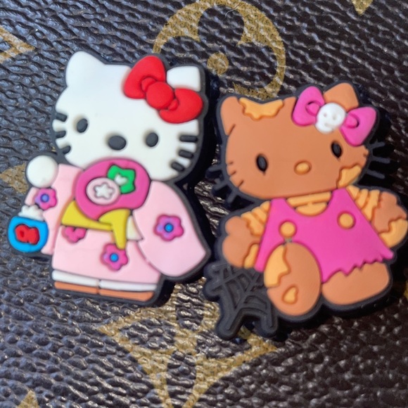 6 hello kitty croc charms - Picture 4 of 7